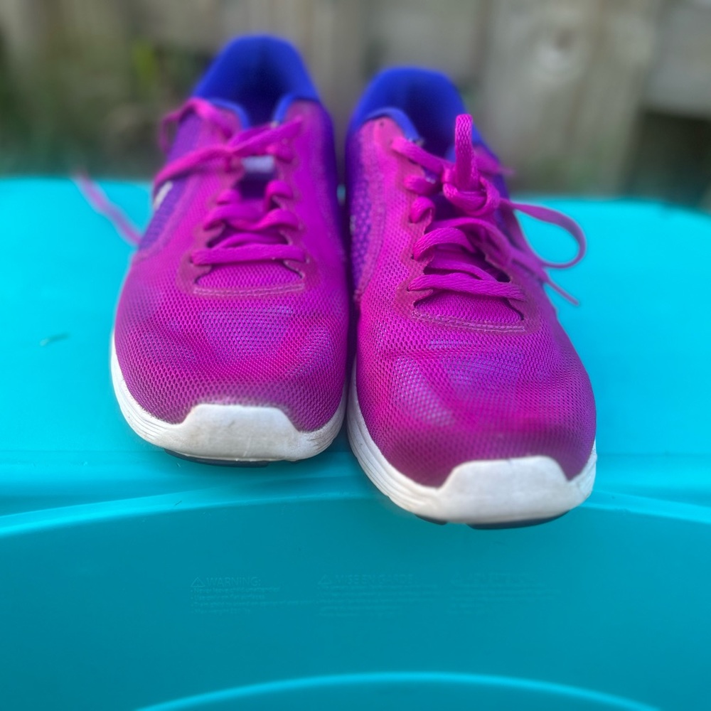 Nike Women's Revolution 3 Running. Purple/White. Size 7.5 - Picture 5 of 8
